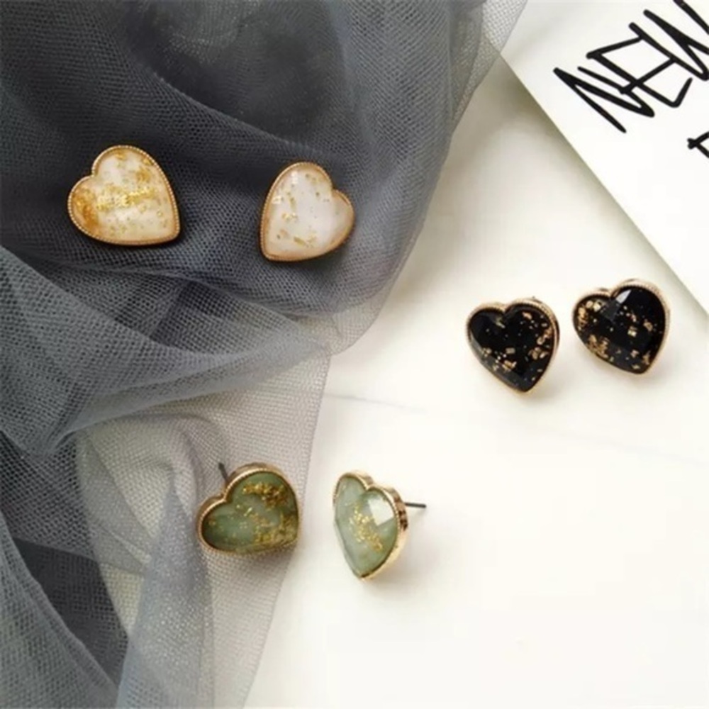 3/$30 ❤️ Resin Heart Stud Earrings